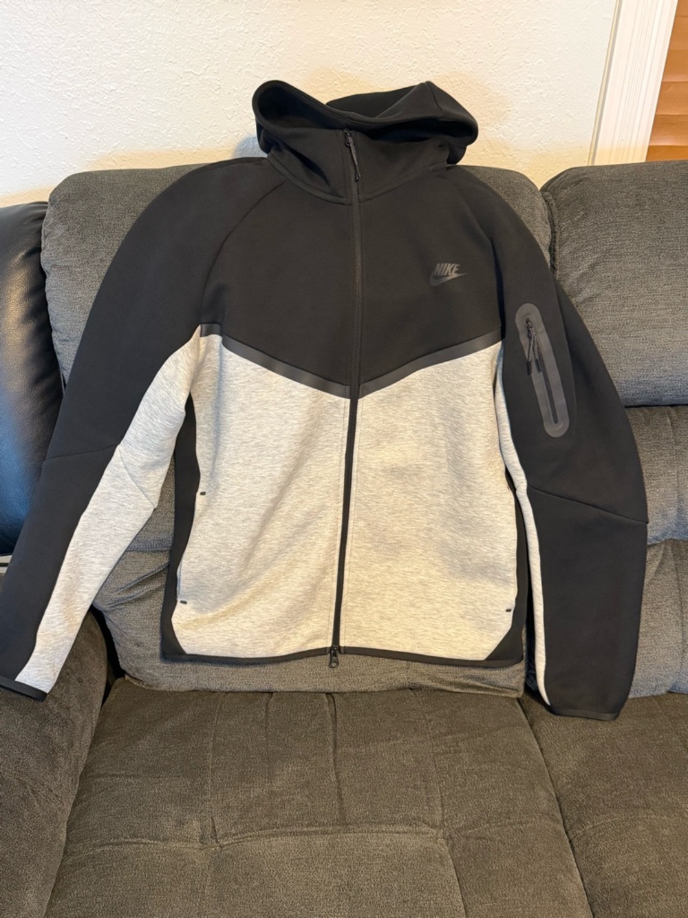 Nike Tech - Black and Gray